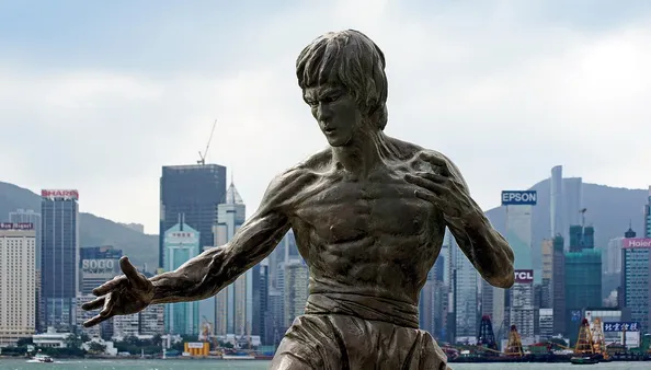 Can You Achieve Bruce Lee's Physique Through Calisthenics Alone?