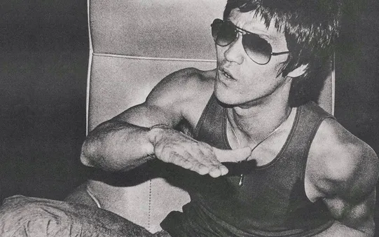 Modern Adaptations of Bruce Lee's Calisthenics for Today's Athletes